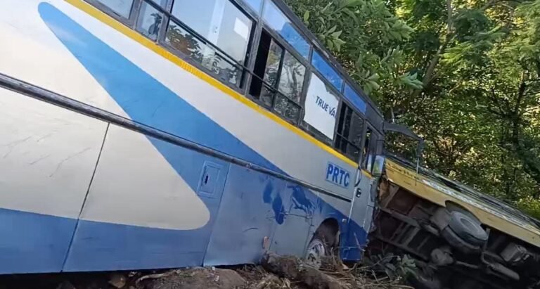 धर्मशाला: स्कूल बस और पंजाब रोडवेज बस की टक्कर, चालक गंभीर घायल