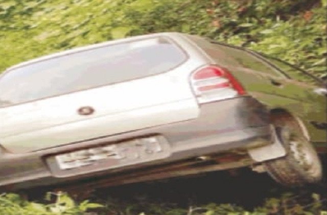 Bilaspur: हरितल्यांगर के पास कार नाली में गिरी, दंपति घायल