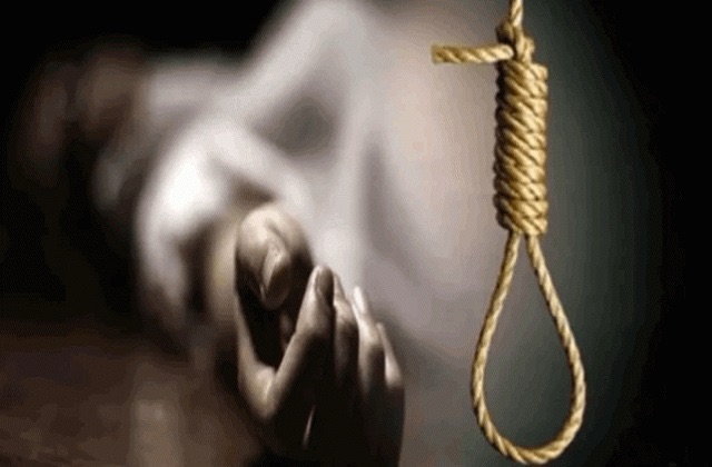 प्रेम नगर में दर्दनाक हादसा: प्रवासी महिला ने लगाई फांसी, पीछे छोड़े दो बच्चे – पूरी खबर पढ़ें! प्रेम नगर में दर्दनाक हादसा: प्रवासी महिला ने लगाई फांसी, पीछे छोड़े दो बच्चे – पूरी खबर पढ़ें!