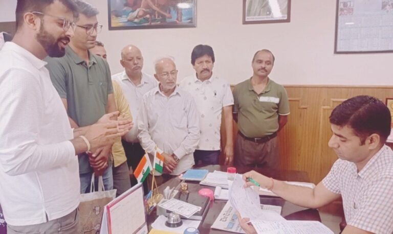 शाहपुर: एंबुलेंस मार्ग को मुख्य सड़क से जोड़ने की मांग को लेकर वार्ड नंबर 2 हाड़ा के निवासियों ने एसडीएम से की मुलाकात, पूरी खबर पढ़ें!
