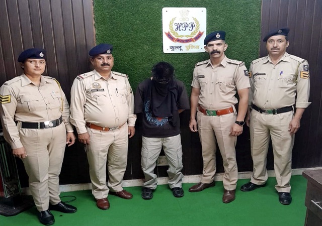 Kullu: कुल्लू में बड़ी कार्रवाई: 490 ग्राम अफीम के साथ युवक गिरफ्तार! पूरी खबर जानने के लिए क्लिक करें Kullu: कुल्लू में बड़ी कार्रवाई: 490 ग्राम अफीम के साथ युवक गिरफ्तार! पूरी खबर जानने के लिए क्लिक करें