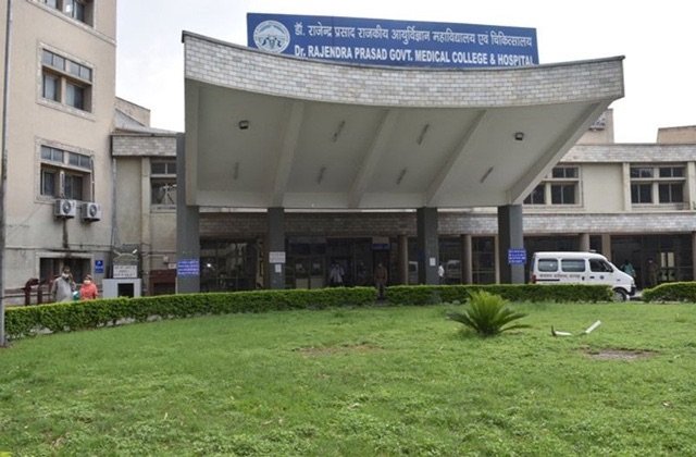 कांगड़ा: टांडा में नवजात के माता-पिता से नर्स की बदसलूकी, पूरी खबर पढ़ें!