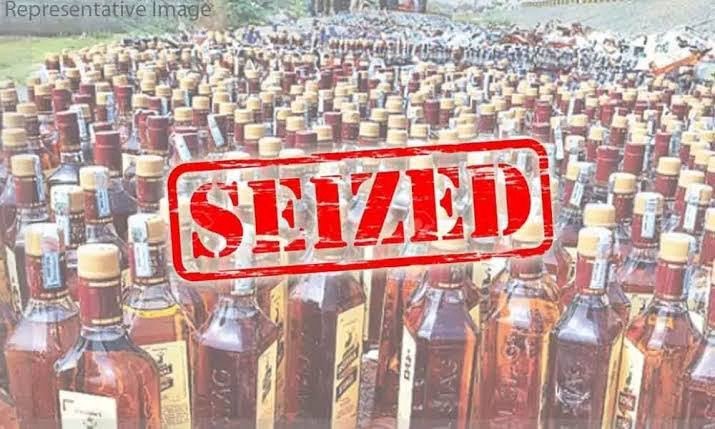 Kangra (Shahpur): चीलगाड़ी में वाहन से 105 पेटी शराब बरामद, मामला दर्ज