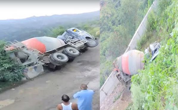सड़क धंसने के बाद पहाड़ी से गिरा ट्रक, चालक ने कूदकर बचाई जान