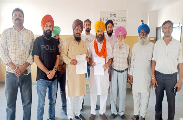 ऊना में पंजाबी शिक्षकों की भर्ती न होने पर डीसी को ज्ञापन सौंपा गया ऊना में पंजाबी शिक्षकों की भर्ती न होने पर डीसी को ज्ञापन सौंपा गया