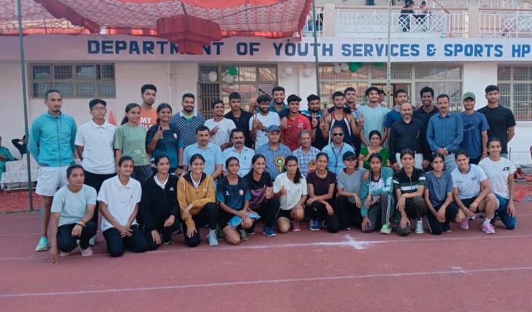 धर्मशाला कॉलेज में एथलेटिक स्पोर्ट्स मीट का आयोजन: विजय और नैंसी ने जीती 1500 मीटर दौड़