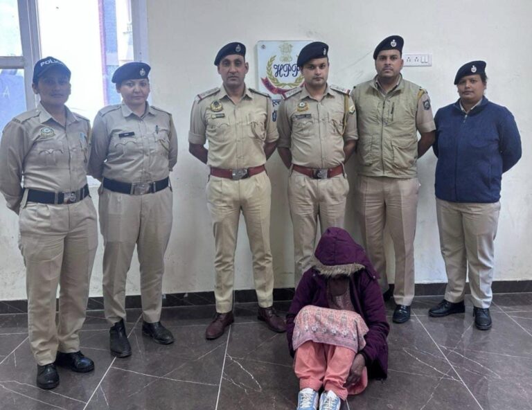 मनाली पुलिस ने स्कूल के पीछे छापेमारी में 80 ग्राम अफीम की बड़ी बरामदगी की!
