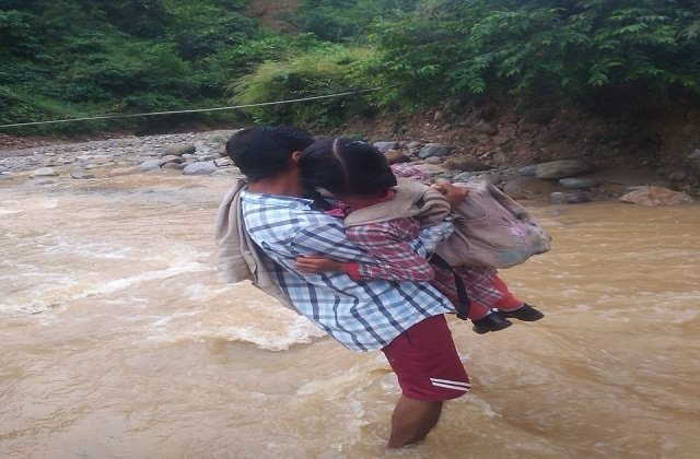 आजादी के 77 साल बाद भी चंबा के गांव सड़क से वंचित