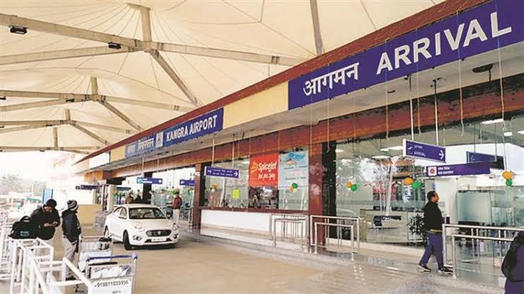 Kangra: गग्गल एयरपोर्ट पर उड़ानों के समय में होगा बदलाव: स्पाइसजेट एक उड़ान बंद करेगी, जानें नई शेड्यूल!