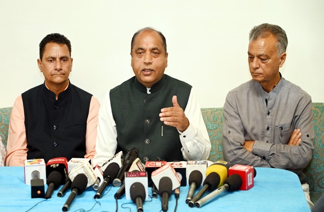 Mandi: बार-बार आर्थिक संकट का रोना रोने से नहीं चलती सरकार : जयराम Mandi: बार-बार आर्थिक संकट का रोना रोने से नहीं चलती सरकार : जयराम