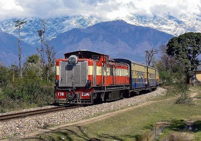 Kangra: Baijnath Paprola और Jogindernagar के बीच आज से रेल सेवाएं फिर से शुरू