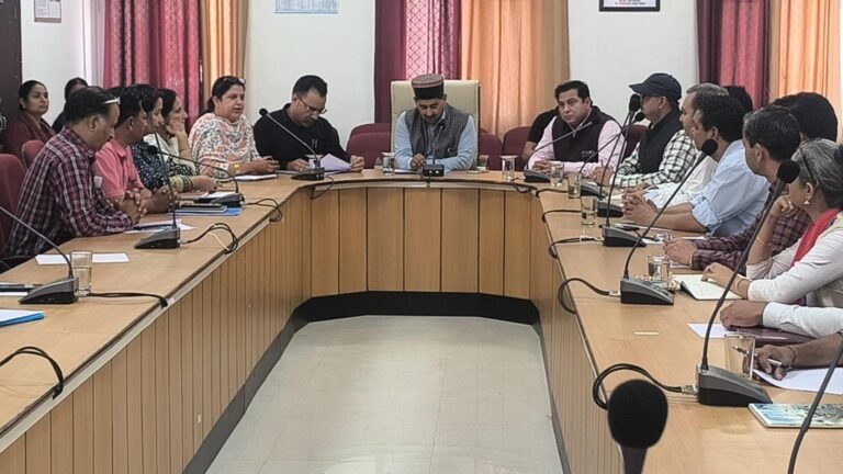 Kangra: बाल विज्ञान कांग्रेस 2024 में सभी स्कूलों की भागीदारी हो सुनिश्चित: केवल सिंह पठानिया