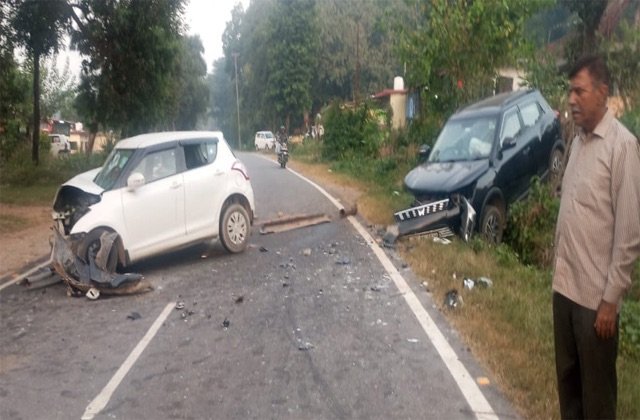 Sirmour: बोहलियों में दो कारों की भीषण टक्कर, 3 घायल, एक दंपति भी शामिल