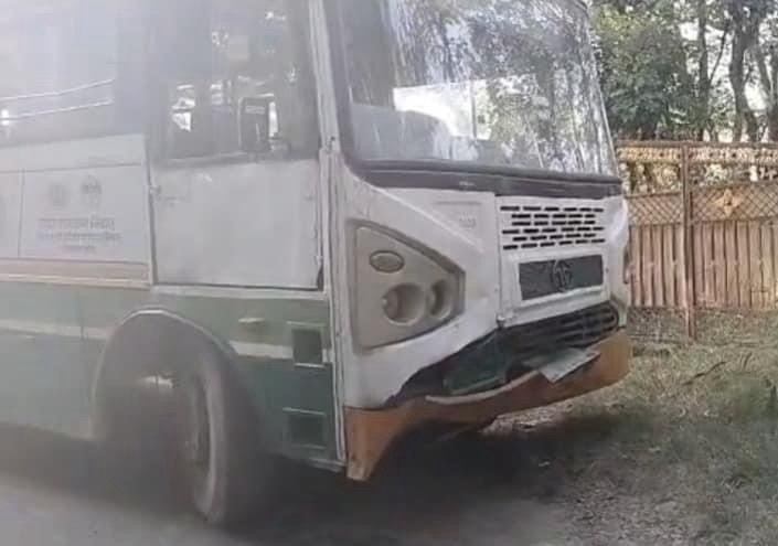 Kangra: ज्वालामुखी के पास गलुआ में एचआरटीसी बस की टक्कर से बाइक सवार किशोर की मौत, चालक घायल
