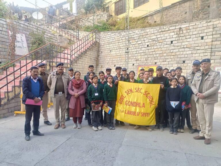 Lahaul Spiti Police: पुलिस कल्याण सप्ताह: लाहौल स्पीति पुलिस ने छात्रों के लिए जागरूकता कार्यक्रम आयोजित किया Lahaul Spiti Police: पुलिस कल्याण सप्ताह: लाहौल स्पीति पुलिस ने छात्रों के लिए जागरूकता कार्यक्रम आयोजित किया