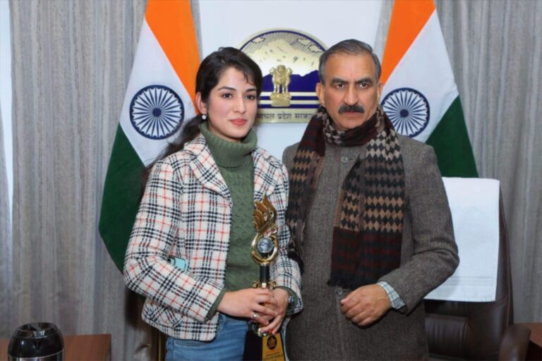 Himachal: हिमाचली बेटी नेहा दीक्षित इंडियन आइडल 15 में बिखेरेंगी सुरों का जादू