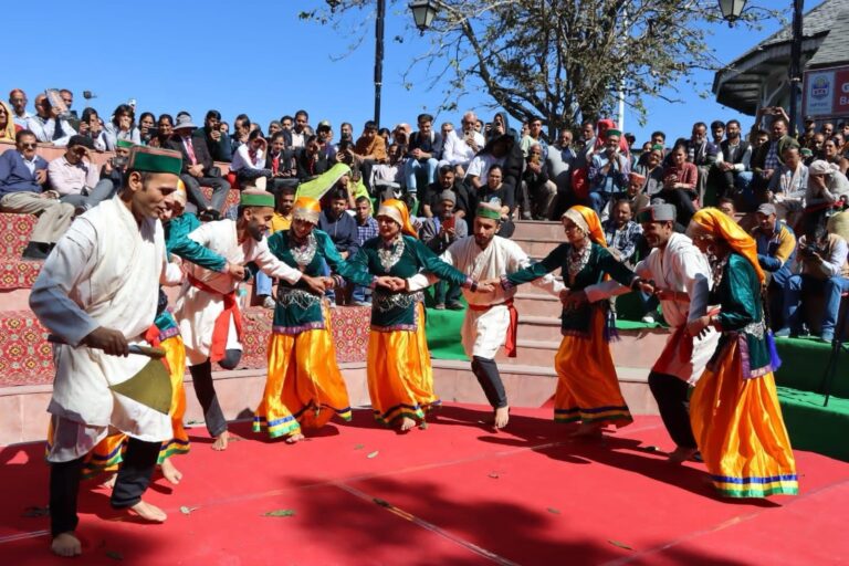 Shimla: लोक विरासत का उत्सव : हिमाचल की सांस्कृतिक धरोहर को संजोने का भव्य आयोजन Shimla: लोक विरासत का उत्सव : हिमाचल की सांस्कृतिक धरोहर को संजोने का भव्य आयोजन