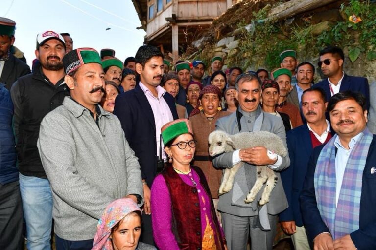 Himachal: ठाकुर सुखविंद्र सिंह सुक्खू बने डोडरा-क्वार में रात्रि विश्राम करने वाले पहले मुख्यमंत्री, ‘सरकार आपके द्वार’ कार्यक्रम का शुभारंभ किया Himachal: ठाकुर सुखविंद्र सिंह सुक्खू बने डोडरा-क्वार में रात्रि विश्राम करने वाले पहले मुख्यमंत्री, ‘सरकार आपके द्वार’ कार्यक्रम का शुभारंभ किया