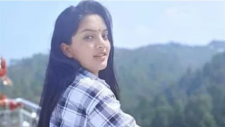 Mandi: मंडी में हॉस्टल की तीसरी मंजिल से गिरी छात्रा, परिजनों ने लगाए रैगिंग और प्रताड़ना के गंभीर आरोप