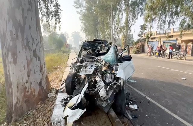 Una: ऊना-धर्मशाला मुख्य मार्ग पर कार-ट्रक में भीषण टक्कर, एक की मौत, एक गंभीर घायल