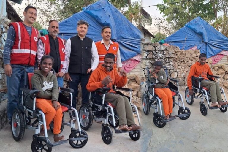 Himachal: राज्यपाल के दिवाली तोहफे से गंभीर रूप से दिव्यांग भाई-बहन के जीवन में खुशी का संचार