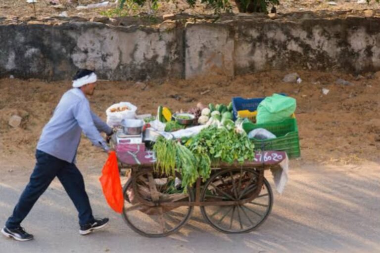 Kangra: बिना पंजीकरण फेरीवालों के प्रवेश पर रोक, नहीं तो लगेगा जुर्माना