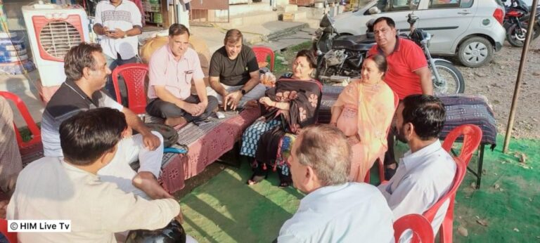 पूर्व मंत्री सरवीन चौधरी ने शाहपुर बाजार को बचाने का दिया आश्वासन