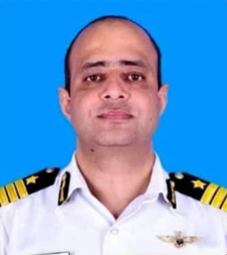 भारतीय तटरक्षक बल के पायलट कमांडेंट राजेश कुमार का शव अरब सागर में मिला