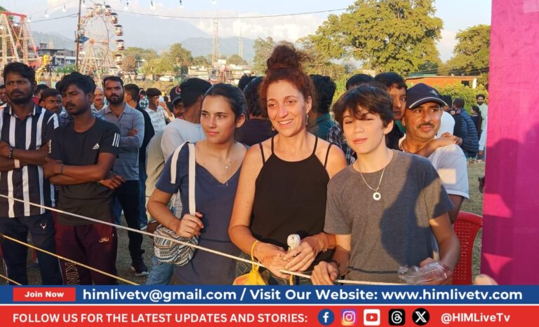 विदेशी मेहमानों ने शाहपुर में जिला स्तर के दशहरा महोत्सव का आनंद उठाया