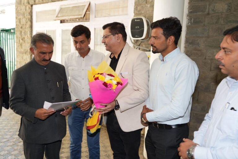खेत सुरक्षा सोलर बाड़बंदी ठेकेदार संघ ने मुख्यमंत्री से की मुलाकात, प्रमुख मांगों पर मिला सकारात्मक आश्वासन