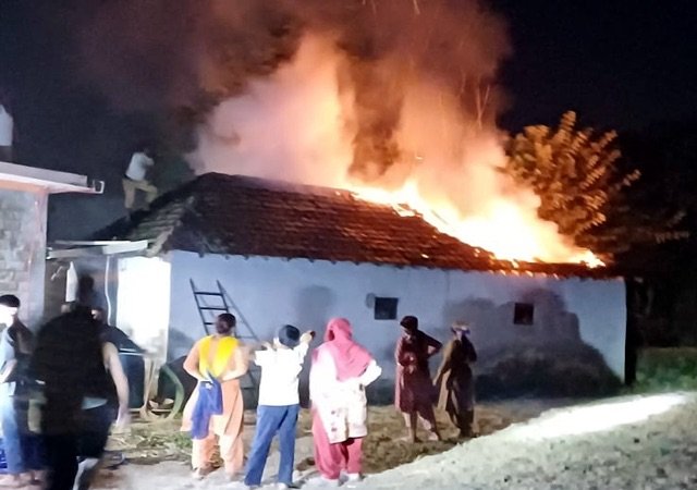 Mandi: आग के तांडव से मची अफरातफरी, सुंदरनगर और बल्ह में हुईं अग्निकांड की घटनाएं