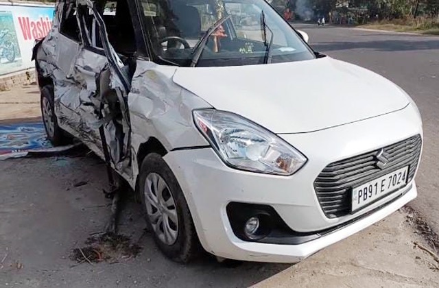 Kangra: दिवाली पर घर लौट रहे परिवार का सफर बना काल, ट्रक की टक्कर में मां-बेटी की दर्दनाक मौत Kangra: दिवाली पर घर लौट रहे परिवार का सफर बना काल, ट्रक की टक्कर में मां-बेटी की दर्दनाक मौत