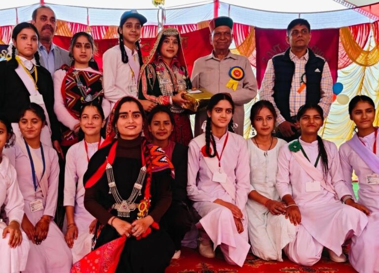 Kangra: छात्रों के लिए मार्गदर्शक बने अध्यापक : किशोरी लाल