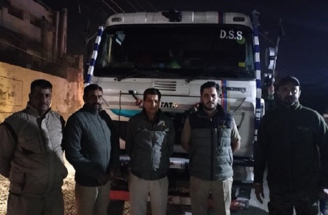 Himachal: वन विभाग ने रामपुर घाट में अवैध खनन के खिलाफ की बड़ी कार्रवाई, 6 ट्रकों के चालान और 1.63 लाख का जुर्माना