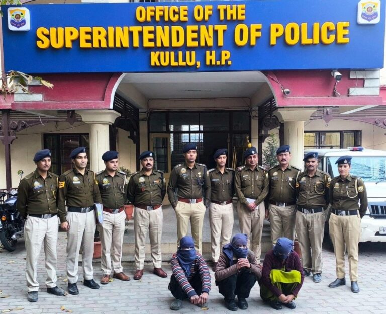 Kullu: कुल्लू में बड़ी सफलता, पुलिस ने चोरी की बंदूकें बरामद की, तीन गिरफ्तार