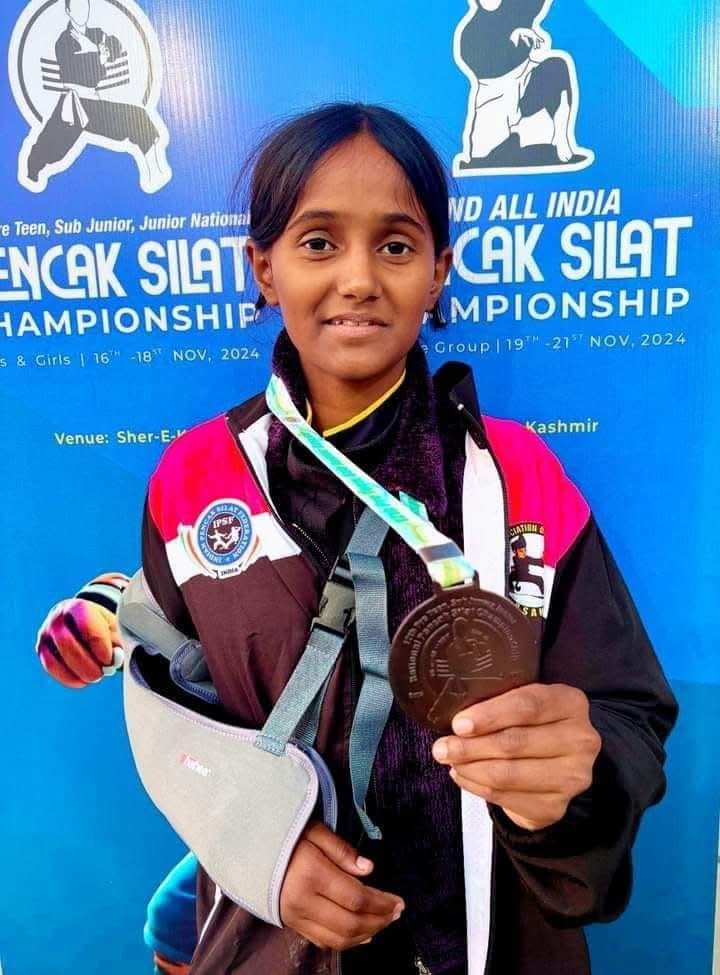 बैजनाथ की बेटी दीक्षा ने सब-जूनियर राष्ट्रीय पेंचक सिलाट प्रतियोगिता में जीता ब्रॉन्ज मेडल, बनी प्रेरणा की मिसाल