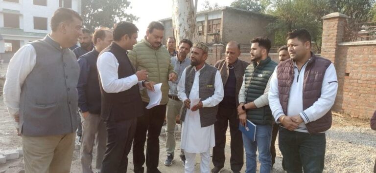 Kangra: उपायुक्त हेमराज बैरवा ने इंदौरा में जन समस्याओं के त्वरित समाधान पर दिया जोर