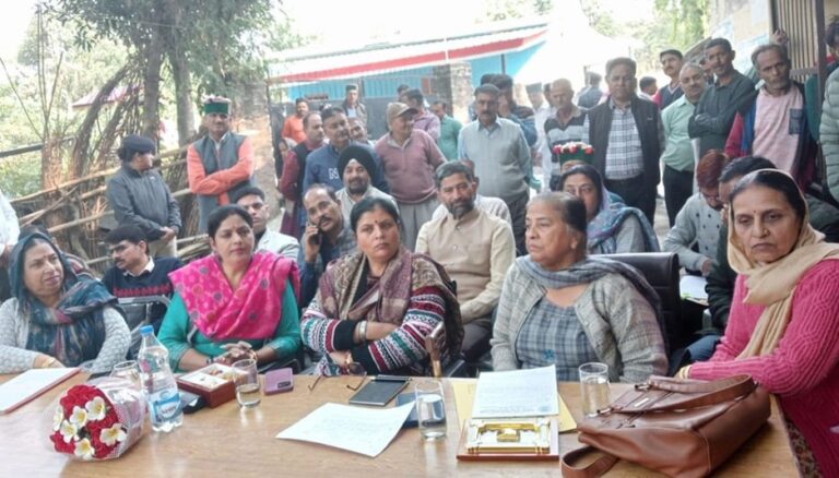 देहरा में विकास कार्यों को चरणबद्ध तरीके से पूरा करेगी सरकार: कमलेश ठाकुर