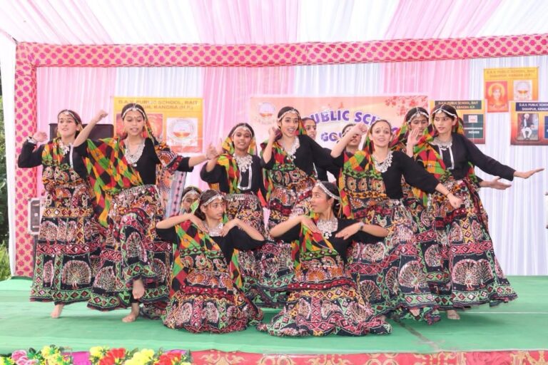 DAV पब्लिक स्कूल गोजू में वार्षिक पुरस्कार वितरण समारोह का भव्य आयोजन