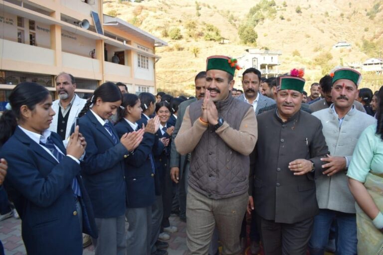 अगले दो वर्षों में प्रदेश सरकार जोड़ेंगी छूटे गांवों को सड़कों से – विक्रमादित्य सिंह