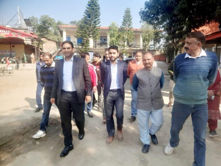 Kangra: राजस्व मामलों का समयबद्ध निपटारा सुनिश्चित करें: उपायुक्त कांगड़ा