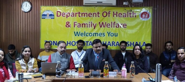 Kangra: कांगड़ा स्वास्थ्य विभाग की मासिक समीक्षा बैठक: स्वास्थ्य सेवाओं को बेहतर बनाने पर जोर