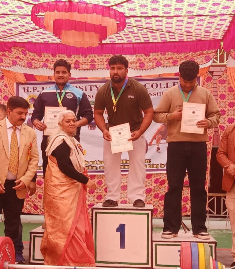 द्रोणाचार्य कॉलेज के कनिष्क गुलेरिया ने जीता सिल्वर मेडल – हिमाचल प्रदेश यूनिवर्सिटी वेटलिफ्टिंग चैंपियनशिप में शानदार प्रदर्शन
