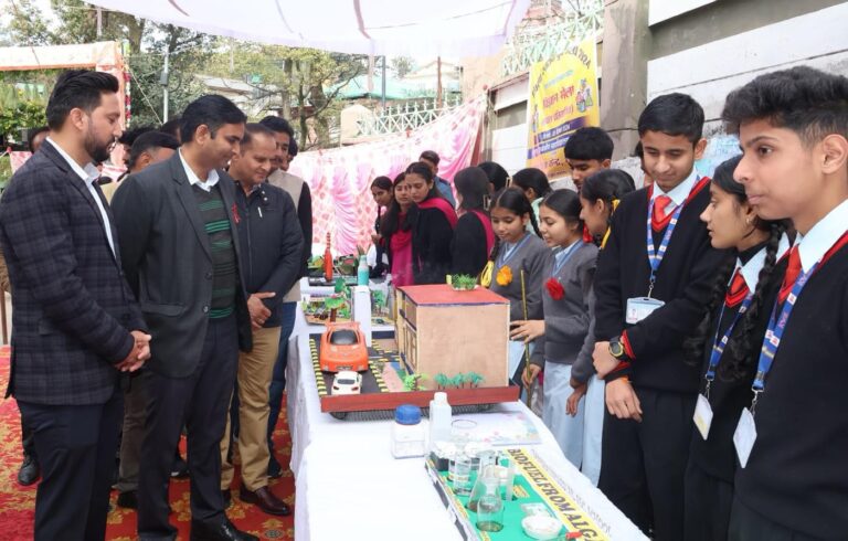 Kangra: जिला उत्सव-2024: धर्मशाला कॉलेज ने मारी बाजी, डीसी ने युवाओं से सामाजिक प्रकल्पों में भागीदारी सुनिश्चित करने का आह्वान किया Kangra: जिला उत्सव-2024: धर्मशाला कॉलेज ने मारी बाजी, डीसी ने युवाओं से सामाजिक प्रकल्पों में भागीदारी सुनिश्चित करने का आह्वान किया