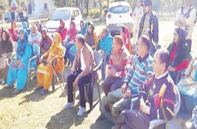 Kangra: सूरजपुर के लोगों की चेतावनी: पानी की समस्या हल न हुई तो होगा विरोध प्रदर्शन!