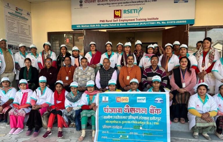 Hamirpur: भरनांग की महिलाओं ने आरसेटी की मदद से सीखा स्वरोजगार का नया मंत्र
