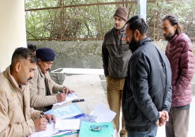 Chamba: शादी से लौटते समय हादसा, खाई में गिरने से पंडित की मौत, परिवार पर टूटा दुखों का पहाड़