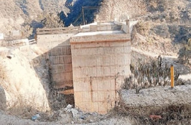 Solan: सुबाथू-कुनिहार मार्ग पर गंभर खड्ड में पुल निर्माण रुका, गलत डिजाइन बना वजह