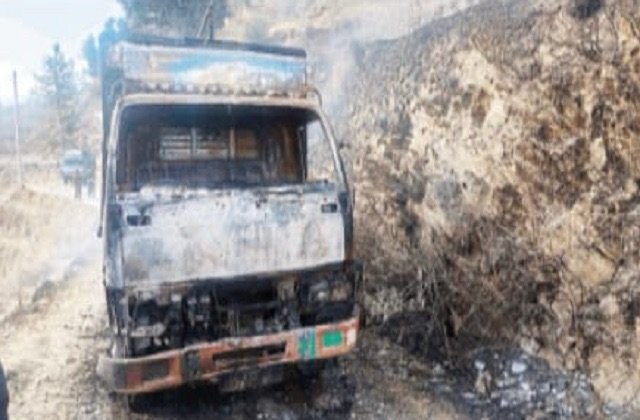 Shimla: थरोला पंचायत में बड़ा हादसा टला, आग लगने से जलकर राख हुआ राशन और टैम्पो