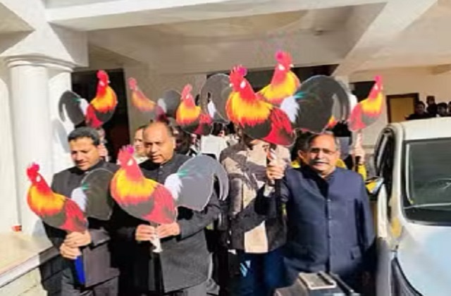 Himachal: हिमाचल का ‘मुर्गा प्रकरण’ विवाद: राजनीति, एफआईआर और विरोध के पीछे की कहानी
